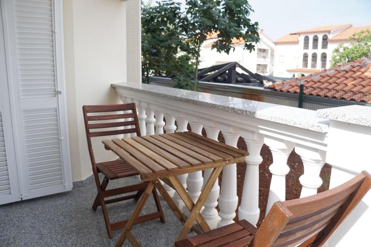 Mitra Apartments Malinska Buitenkant foto