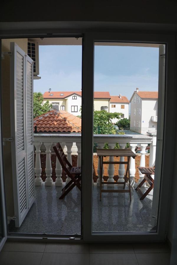 Mitra Apartments Malinska Buitenkant foto