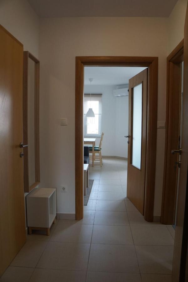 Mitra Apartments Malinska Buitenkant foto