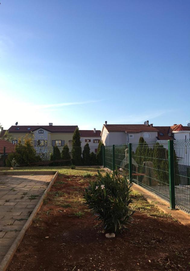 Mitra Apartments Malinska Buitenkant foto