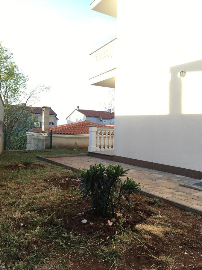 Mitra Apartments Malinska Buitenkant foto